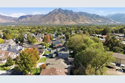 1172 E Castlecreek Dr, Murray, UT 84117 - Photo 44