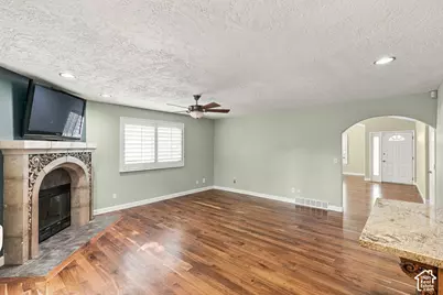 1172 E Castlecreek Dr, Murray, UT 84117 - Photo 8