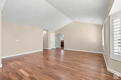 1172 E Castlecreek Dr, Murray, UT 84117 - Photo 6