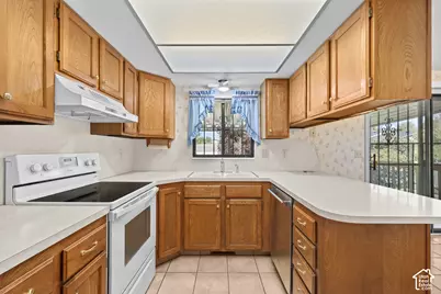 1030 W 25 S, Clearfield, UT 84015 - Photo 4