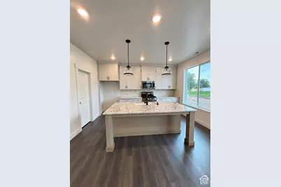557 W 760 N #213, Tremonton, UT 84337 - Photo 2