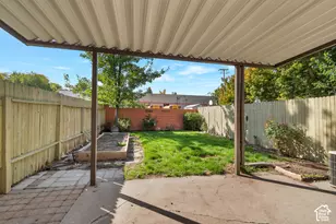 6092 S 2075 St E, Holladay, UT 84121 - Photo 12