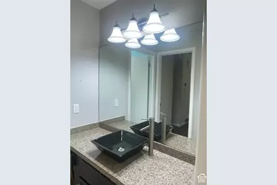 6092 S 2075 St E, Holladay, UT 84121 - Photo 10