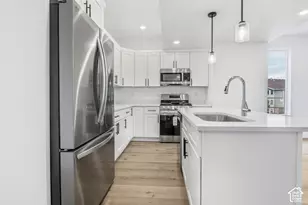 132 E Chambord Ct S, Sandy, UT 84070 - Photo 8