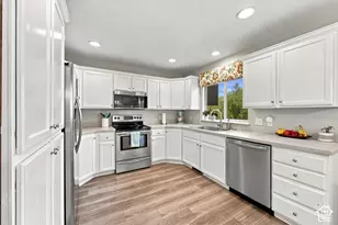 10528 N Sage Vista Ln, Cedar Hills, UT 84062 - Photo 14