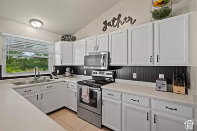 9643 S 3065 W, South Jordan, UT 84095 - Photo 12