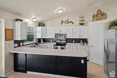 9643 S 3065 W, South Jordan, UT 84095 - Photo 10