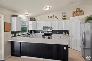 9643 S 3065 W, South Jordan, UT 84095 - Photo 10