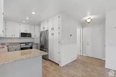 149 E Shadowbrook Ln, Kaysville, UT 84037 - Photo 8