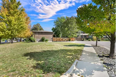 6225 S Lorreen Dr, Murray, UT 84121 - Photo 36