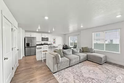 1108 E Dogwatch Dr, Saratoga Springs, UT 84045 - Photo 2