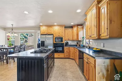 8620 W Equinox Cir, Copperton, UT 84006 - Photo 10