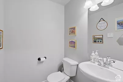 476 W 60 S, Hyrum, UT 84319 - Photo 18