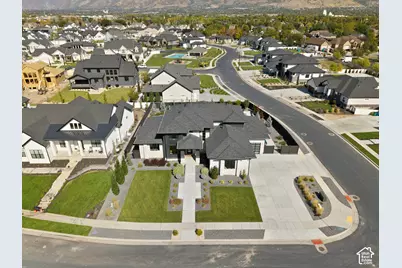 165 S Farmhouse Cir, Kaysville, UT 84037 - Photo 2