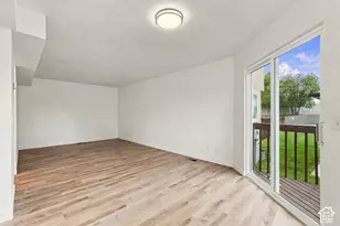 537 N Bright Ct W, Salt Lake City, UT 84116 - Photo 12