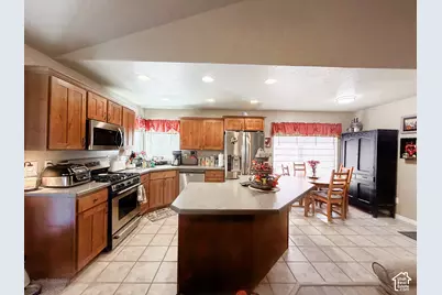 1440 W 2175 S, Syracuse, UT 84075 - Photo 8