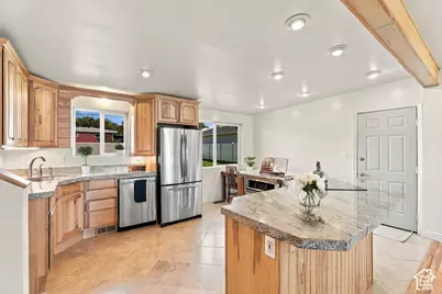 2941 S Glenmare St E, Salt Lake City, UT 84106 - Photo 6