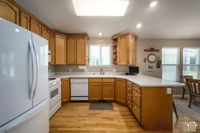 260 E Ashbrook Cir, Midvale, UT 84047 - Photo 8