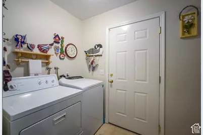 260 E Ashbrook Cir, Midvale, UT 84047 - Photo 14