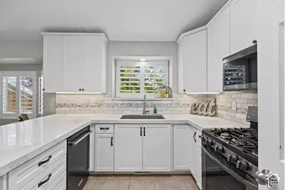 5709 S 2200 W, Roy, UT 84067 - Photo 10