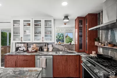 5402 S Edgewood Dr, Holladay, UT 84117 - Photo 4