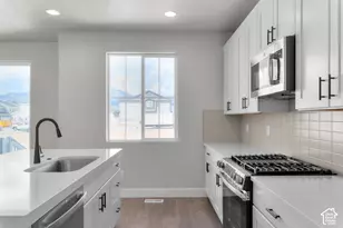6759 N Desert Crk, Eagle Mountain, UT 84005 - Photo 10