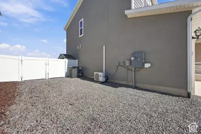 1333 E Wilbur Ln N, Eagle Mountain, UT 84005 - Photo 32