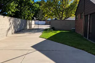 9506 S Garnet Dr E, White City, UT 84094 - Photo 6