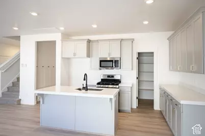 562 W 1750 N, Harrisville, UT 84404 - Photo 2