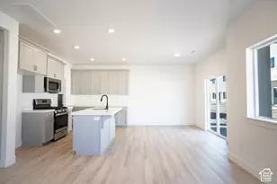 562 W 1750 N, Harrisville, UT 84404 - Photo 4