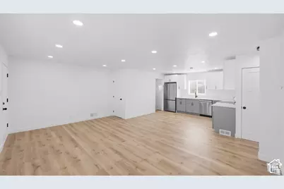 279 E 4525 S, Washington Terrace, UT 84405 - Photo 2