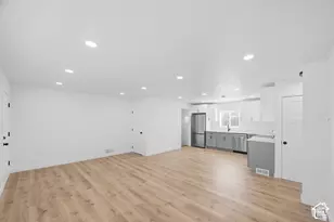 279 E 4525 S, Washington Terrace, UT 84405 - Photo 2