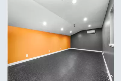 2119 E Oak Ln, Layton, UT 84040 - Photo 14