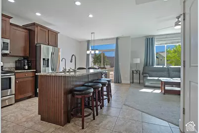 614 E Autumn Branch Way, Draper, UT 84020 - Photo 2