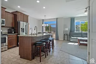 614 E Autumn Branch Way, Draper, UT 84020 - Photo 2