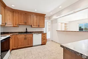 2273 E Tara Ln Ln, Holladay, UT 84117 - Photo 8