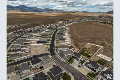 7218 N Oquirrh Ranch Parkway N, Eagle Mountain, UT 84005 - Photo 16