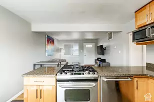 650 N 300 W, Salt Lake City, UT 84103 - Photo 10