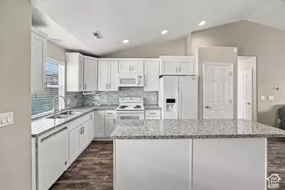 2212 Craig Ln, Syracuse, UT 84075 - Photo 2