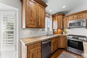 178 E Olive Berry Ln, Draper, UT 84020 - Photo 8