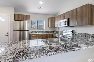 427 N Mdw Ln, Tropic, UT 84776 - Photo 8
