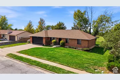 2581 N 2700 E, Layton, UT 84040 - Photo 4
