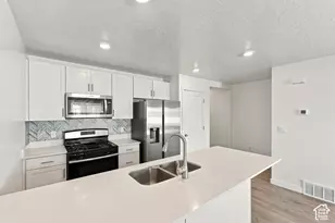 1156 E Trident Dr, Saratoga Springs, UT 84045 - Photo 4