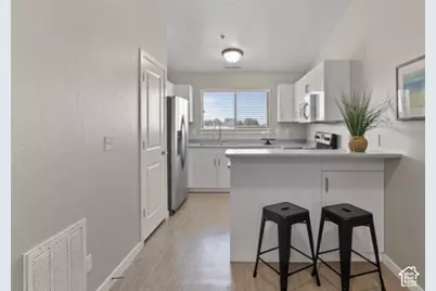 1079 W 965 N #205, Orem, UT 84057 - Photo 2