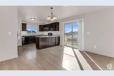 1520 E Erickson Knoll Ln, Eagle Mountain, UT 84005 - Photo 4