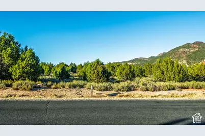 325 Escalante Path #325, New Harmony, UT 84757 - Photo 4