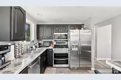 906 W 2400 N, Clinton, UT 84015 - Photo 8
