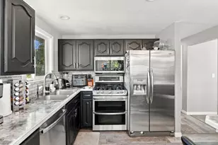 906 W 2400 N, Clinton, UT 84015 - Photo 8