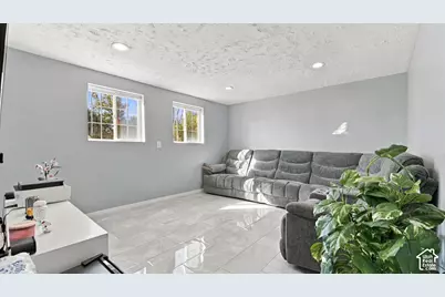 906 W 2400 N, Clinton, UT 84015 - Photo 22