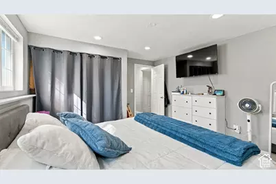906 W 2400 N, Clinton, UT 84015 - Photo 18